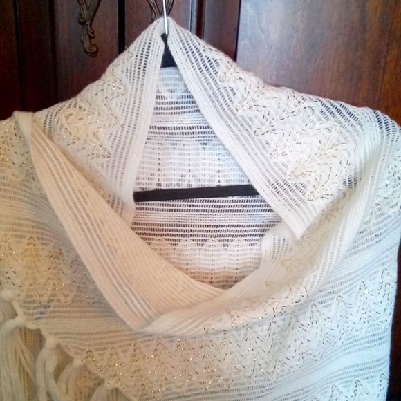 Vintage Knit Shawl with Golden Thread Chevron Pattern - Picture 2 of 9